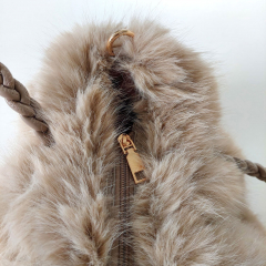Fake Fur Felltasche geflochtene Griffe - helltaupe