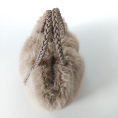 Fake Fur Felltasche geflochtene Griffe - helltaupe