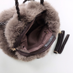 Fake Fur Felltasche geflochtene Griffe - dunkeltaupe