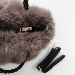 Fake Fur Felltasche geflochtene Griffe - dunkeltaupe