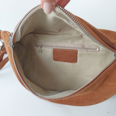 Bauchtasche Wildleder mit Wildlederriemen -dunkelcamel - silber Schnallen-Made in Italy