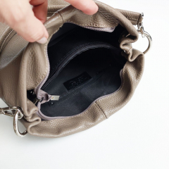 Ledertasche Umhngetasche Lederriemen - taupe - silber Schnallen - Made in Italy