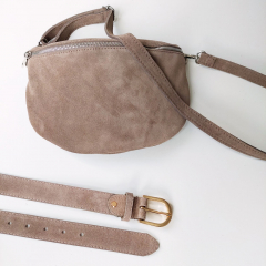 Bauchtasche Wildleder mit Lederriemen - taupe - silber Schnallen-Made in Italy