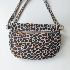 Bauchtasche Wildleder kleines Leomuster Animal Print - schwarz braun beige -silber Schnallen-Made in Italy