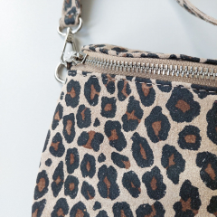 Bauchtasche Wildleder kleines Leomuster Animal Print - schwarz braun beige -silber Schnallen-Made in Italy