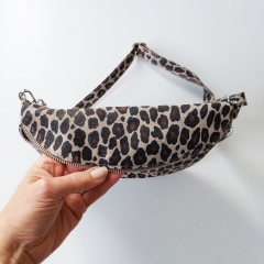 Bauchtasche Wildleder kleines Leomuster Animal Print - schwarz braun beige -silber Schnallen-Made in Italy