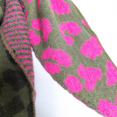Dreieckstuch Schal Leopardenmuster Herzen Wollschal flauschig weich, olivgrn pink