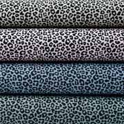 Baumwollstoff kleines Leoparden Muster, schwarz jeansblau