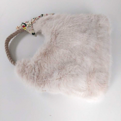 Fake Fur Felltasche flauschig weich geflochtener Griff blumiges Tuch uni, helles taupe