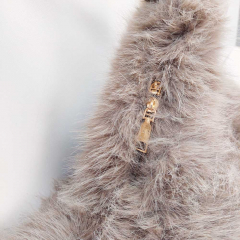 Fake Fur Felltasche flauschig weich geflochtener Griff blumiges Tuch uni, taupe