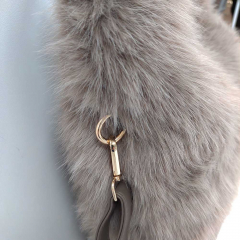 Fake Fur Felltasche flauschig weich geflochtener Griff blumiges Tuch uni, taupe