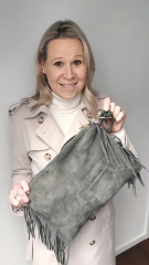 Wildledertasche mit Fransen und goldenen Ringen, armygrn