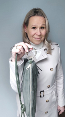 Wildledertasche mit Fransen und goldenen Ringen, armygrn