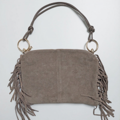 Wildledertasche mit Fransen und goldenen Ringen, taupe
