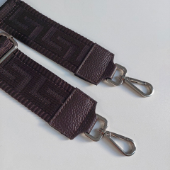 Taschengurt Taschenriemen grafisches Muster 3D-dunkelbraun -dunkelbraune Lederenden - silber Schnalle
