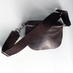 Taschengurt Taschenriemen grafisches Muster 3D-dunkelbraun -dunkelbraune Lederenden - silber Schnalle