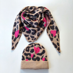 Mtze Leopardenmuster pinke Herzen Strickstoff, schwarz braun beige