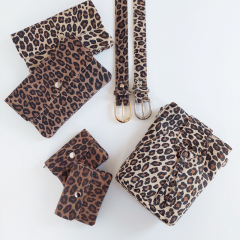 Wildleder-Umhngetasche Clutch kleines Leomuster rechteckig, braun schwarz braun