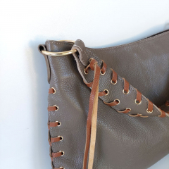 Ledertasche Handtasche �sen & Lederschn�rung - taupe - Made in Italy