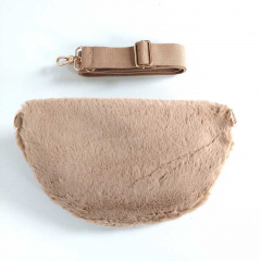Bauchtasche Fake Fur Fellimitat flauschig weich - beige - gold Schnallen