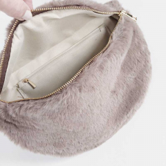 Bauchtasche Fake Fur Fellimitat flauschig weich - taupebraun - gold Schnallen