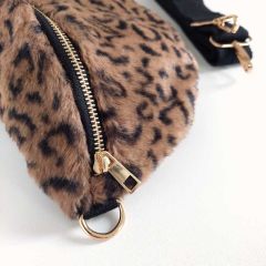 Bauchtasche Fake Fur Fellimitat Leopardenmuster flauschig weich - schwarz braun beige - gold Schnallen
