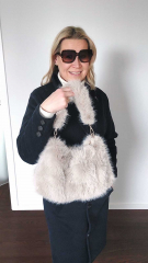 Fake Fur Felltasche flauschig weich uni, gold Kette - helltaupe