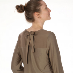 Papierschnittmuster Shirt mit Schleife und Teilpasse FRAU YELDA Studio Schnittreif