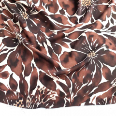 Viskose Satin Stoff Blumenmuster fein glatt weich fallend, dunkelbraun wei�