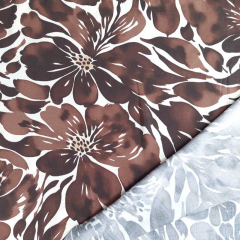 Viskose Satin Stoff Blumenmuster fein glatt weich fallend, dunkelbraun wei�