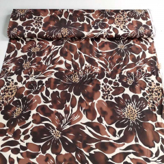 Viskose Satin Stoff Blumenmuster fein glatt weich fallend, dunkelbraun wei�