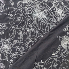 Baumwollstoff schwarz mit Blumen Stickerei