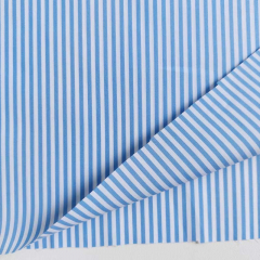 Baumwollstoff mit Stretch schmale Streifen Foliendruck Glitzer, blau wei�