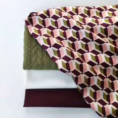 Viskose Satin Stoff Blusenstoff grafisches Muster Retroprint - limegreen burgundy cremewei� - Made in Italy