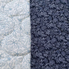 Musselin Stoff Blumen Doubleface wattiert gesteppt - dunkelblau wei�