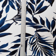 Viskose Stoff Meterware Bl�tterdruck, Blaut�ne wei�