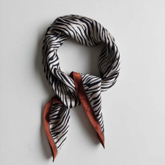 Halstuch Zebramuster quadratisch Schal Bandana Tuch - braun ecrue schwarz