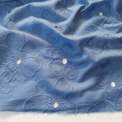 Baumwollstoff jeansblau mit Blumen Stickerei