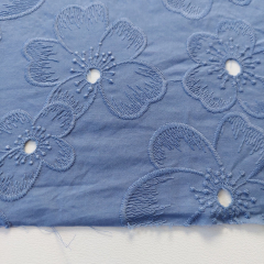 Baumwollstoff jeansblau mit Blumen Stickerei