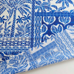 Viskose Stoff mit Stretch Palmen Bl�tter Patchwork Stil , blau wei�
