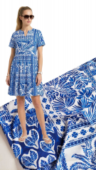 Viskose Stoff mit Stretch Palmen Bl�tter Patchwork Stil , blau wei�