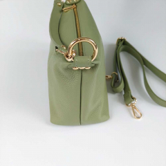 Ledertasche Handtasche klein rechteckig goldene Ringe, Matcha Green (hellgr�n)