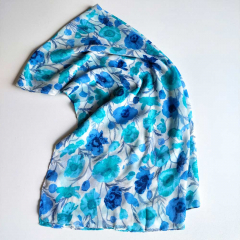 Halstuch Schal  Blumen, t�rkis Blaut�ne auf cremeweisss