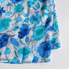 Halstuch Schal  Blumen, t�rkis Blaut�ne auf cremeweisss
