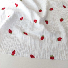 bestickter Musselin Stoff Erdbeeren rot gr�n wei� Double Gauze Meterware