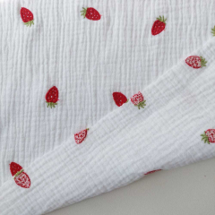bestickter Musselin Stoff Erdbeeren rot gr�n wei� Double Gauze Meterware