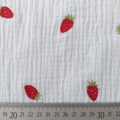 bestickter Musselin Stoff Erdbeeren rot gr�n wei� Double Gauze Meterware