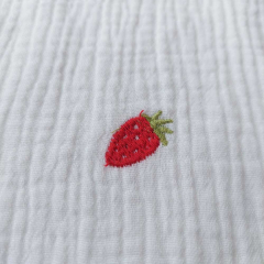 bestickter Musselin Stoff Erdbeeren rot gr�n wei� Double Gauze Meterware