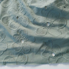 EINZELST�CK 1,25 m Baumwollstoff gr�n mit Blumen Stickerei