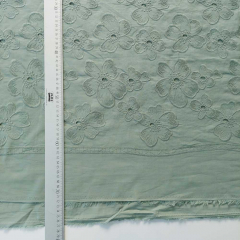 EINZELST�CK 1,25 m Baumwollstoff gr�n mit Blumen Stickerei